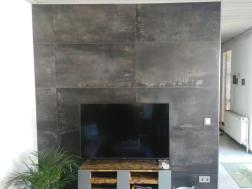 Referenzfoto TV Wand Metalloptik