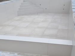Referenzfoto gefliester Pool